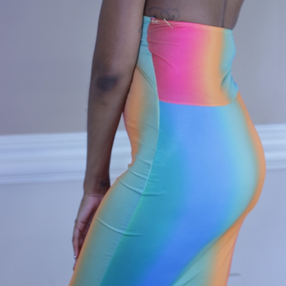 "Over the rainbow" halter maxi dress - Picture 2 of 4